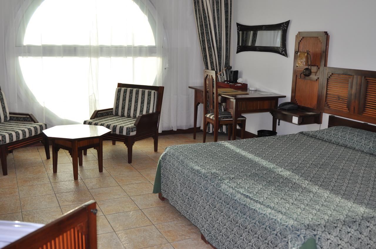 Le Grand Hotel Diego Antsiranana Luaran gambar